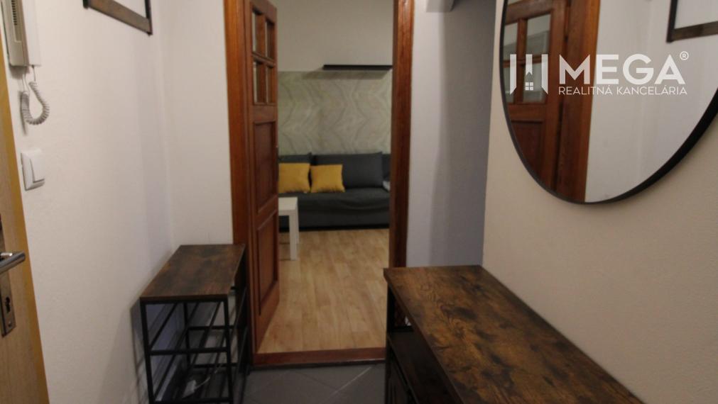Prenájom - 1 izbový byt v centre mesta Humenné