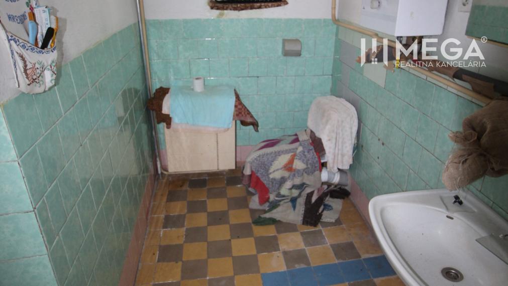 REZERVOVANÝ - Pôvodný rodinný dom v obci Dlhé nad Cirochou