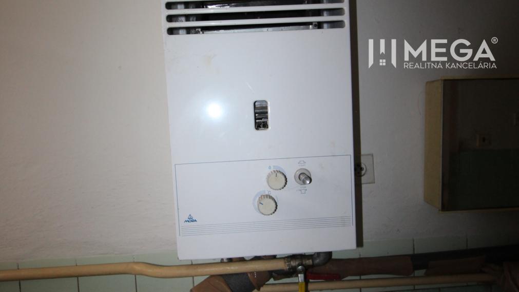 REZERVOVANÝ - Pôvodný rodinný dom v obci Dlhé nad Cirochou