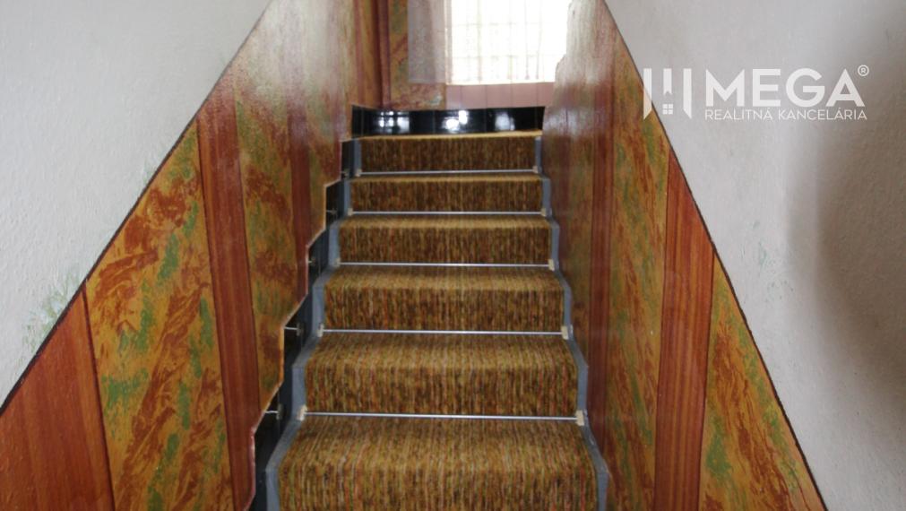 REZERVOVANÝ - Pôvodný rodinný dom v obci Dlhé nad Cirochou