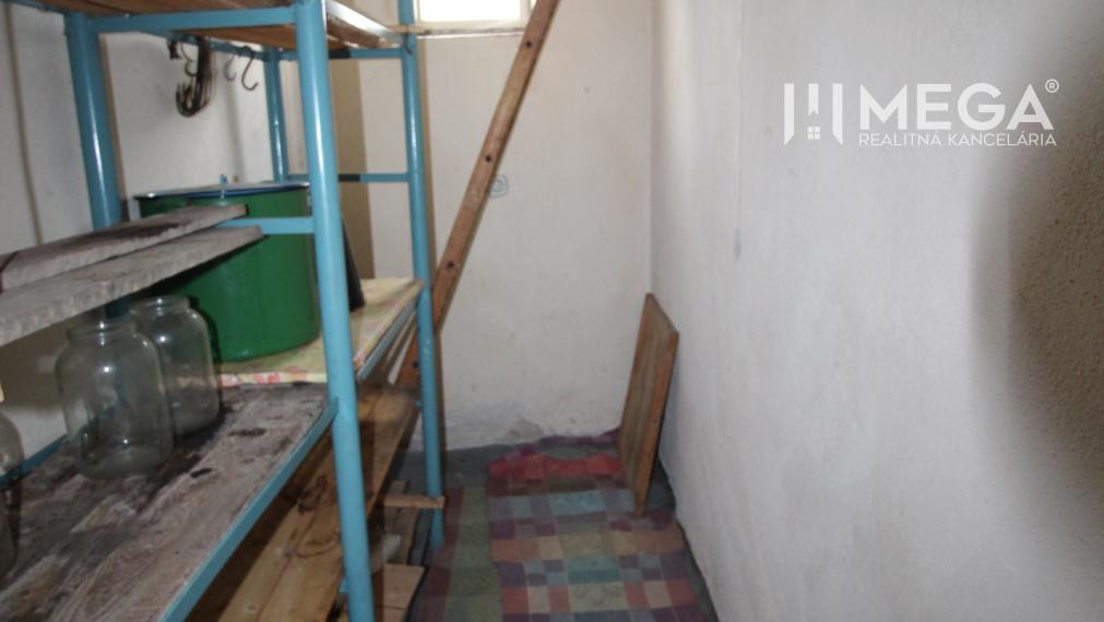 REZERVOVANÝ - Pôvodný rodinný dom v obci Dlhé nad Cirochou