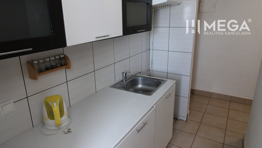 EXKLUZÍVNE na predaj 3 izbový byt v meste Snina
