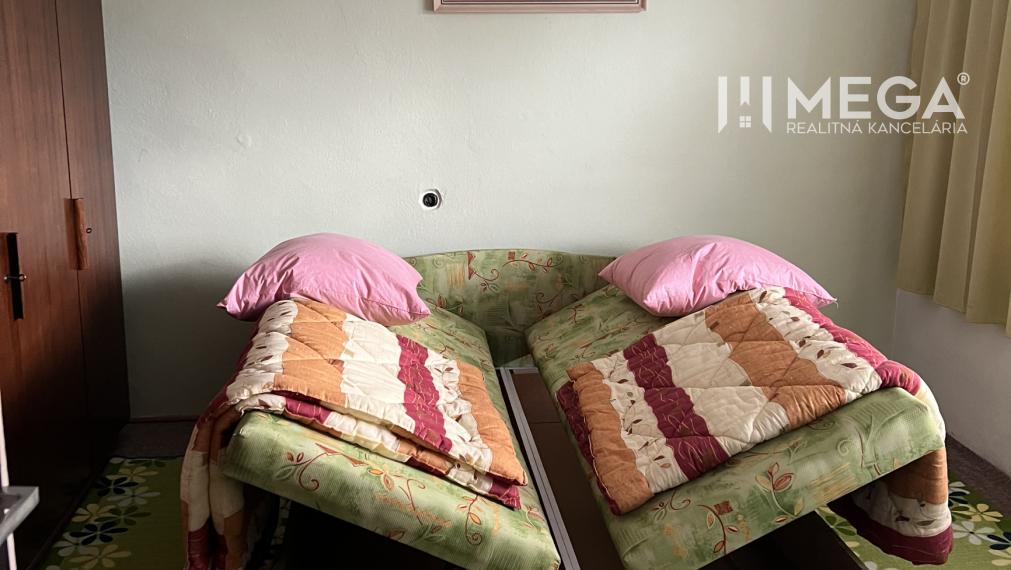 Mega realitná kancelária ponúka na predaj dom v Snine na Jesenského ulici