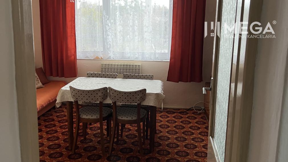 Mega realitná kancelária ponúka na predaj dom v Snine na Jesenského ulici