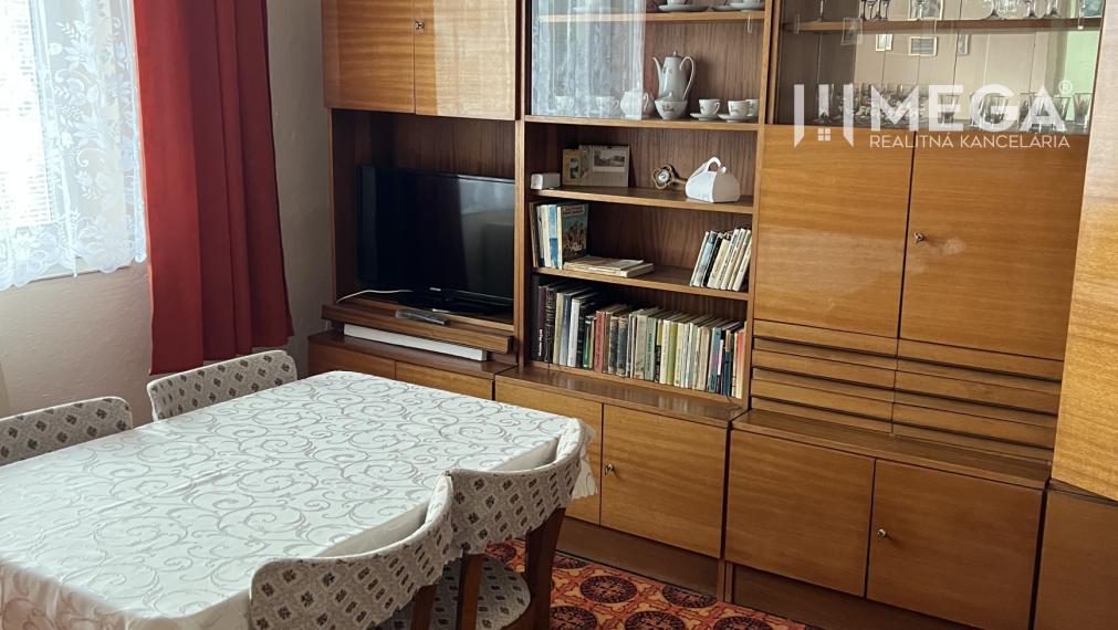 Mega realitná kancelária ponúka na predaj dom v Snine na Jesenského ulici