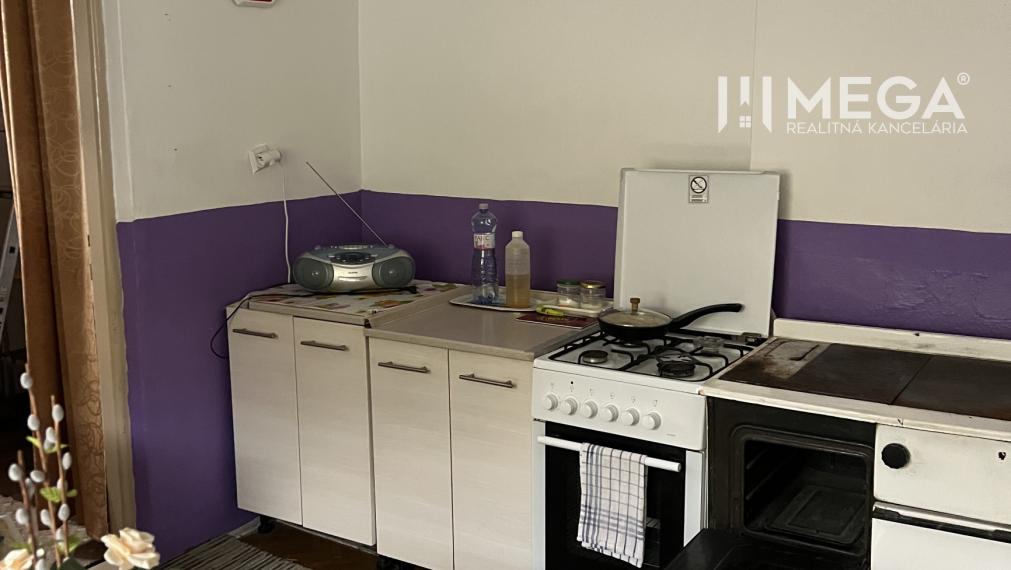 Mega realitná kancelária ponúka na predaj dom v Snine na Jesenského ulici