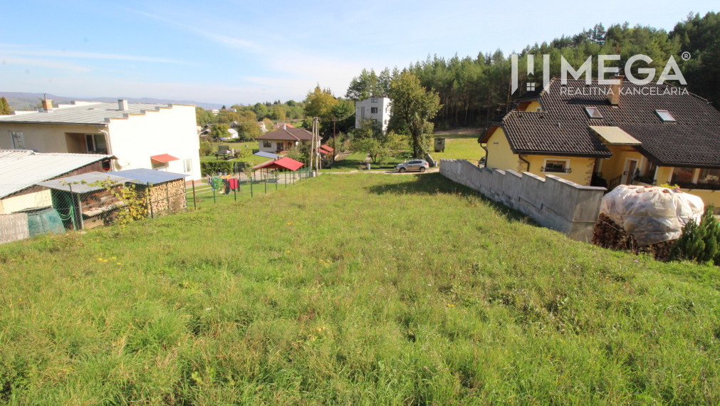 PREDANÉ - Predaj stavebného pozemku v obci Kamenica nad Cirochou 1194 m2 priamo pod lesom