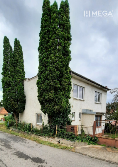 PREDANÉ - Ponúkame poschodový rodinný dom v obci Kochanovce