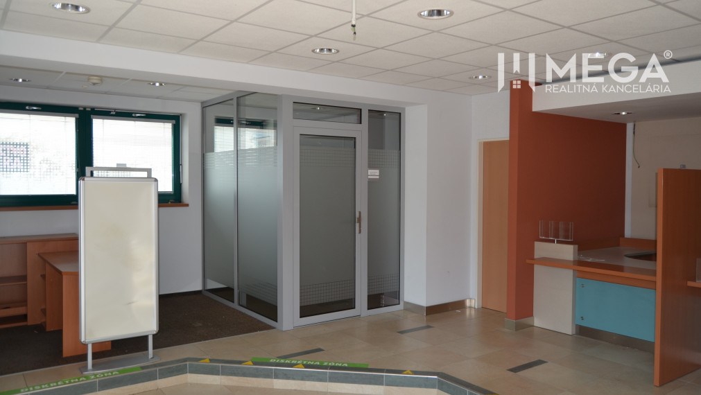 PRENÁJOM priestorov v budove priamo v centre mesta HUMENNÉ