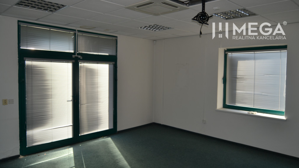 PRENÁJOM priestorov v budove priamo v centre mesta HUMENNÉ