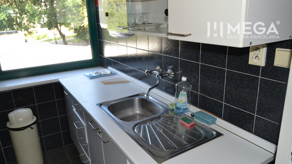 PRENÁJOM priestorov v budove priamo v centre mesta HUMENNÉ