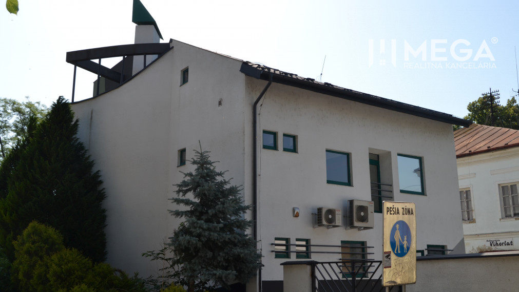 PRENÁJOM priestorov v budove priamo v centre mesta HUMENNÉ