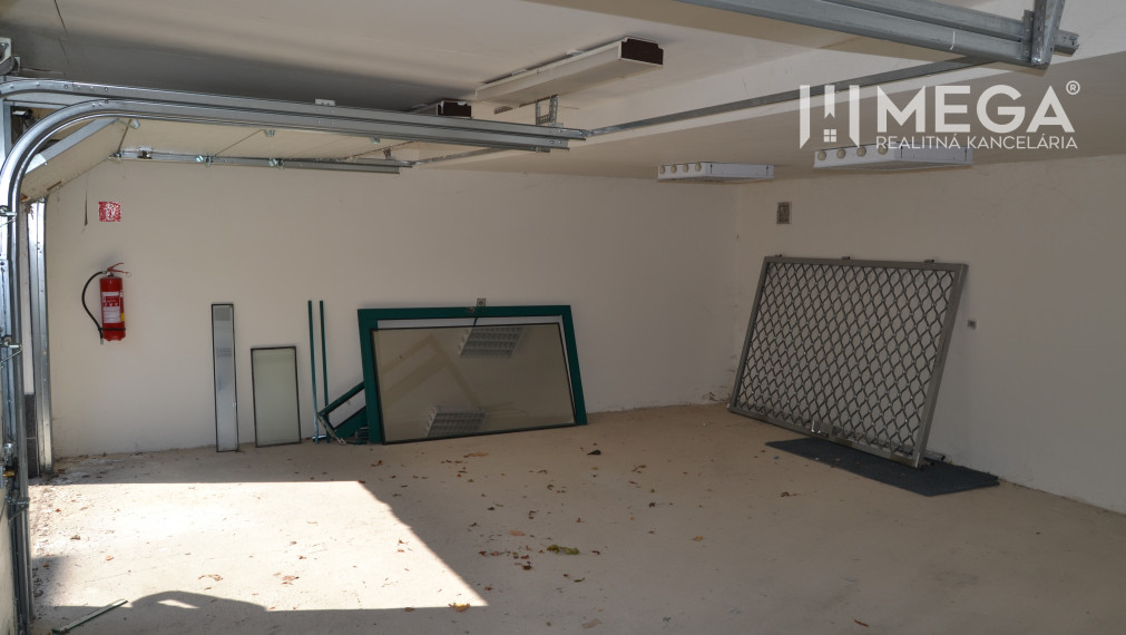 PRENÁJOM priestorov v budove priamo v centre mesta HUMENNÉ