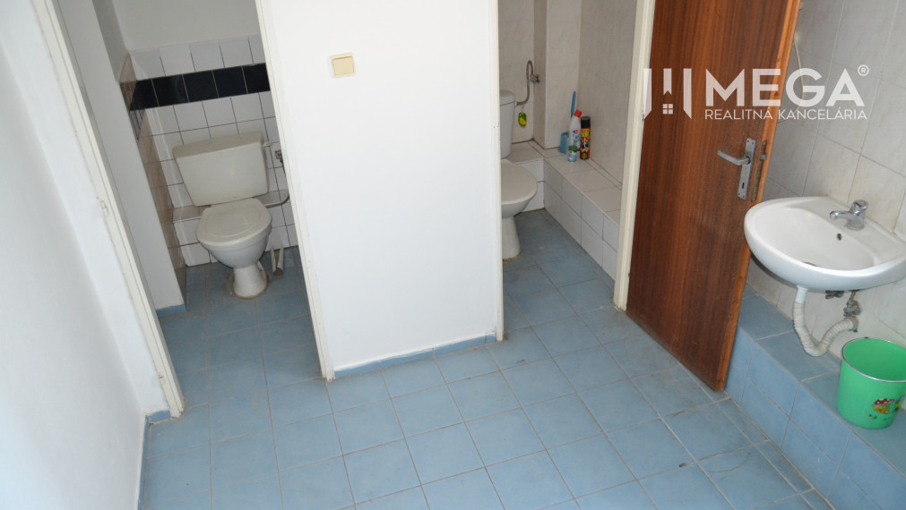 PRENÁJOM-Obchodný priestor v centre mesta Humenné-420m2