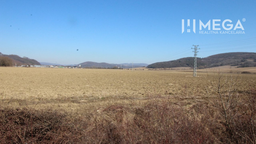 Exkluzívne na predaj pozemok v Lackovciach