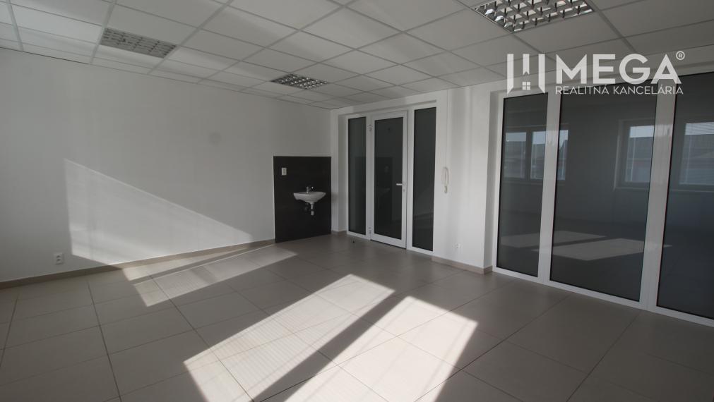 PRENAJATÉ - kancelársky priestor v Humennom na ul. Tolstého 30m2