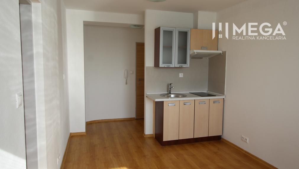 PRENAJATÉ - kancelárske priestory v Humennom na ul. Tolstého 22 m2