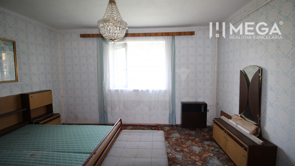 R E Z E R V O V A N Ý TOP POZEMOK S DOMOV OBEC SEDLISKÁ