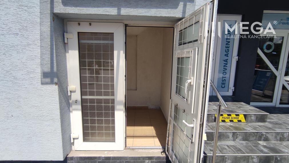 PRENÁJOM obchodných priestorov v centre mesta Humenné-3m2