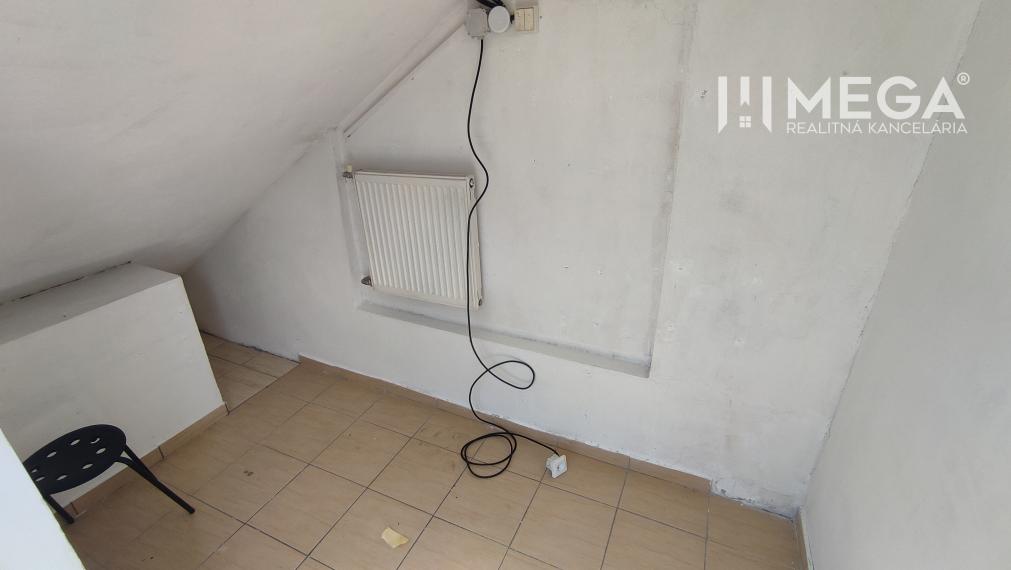 PRENÁJOM obchodných priestorov v centre mesta Humenné-3m2