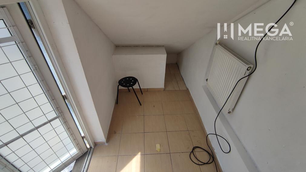 PRENÁJOM obchodných priestorov v centre mesta Humenné-3m2