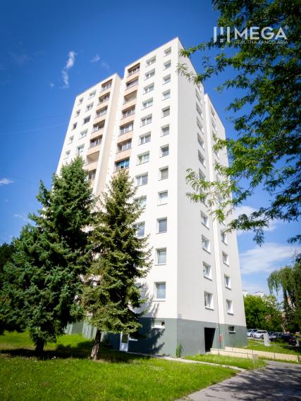 PREDANÉ - 3-izbový byt s loggiou, KVP - Dénešova