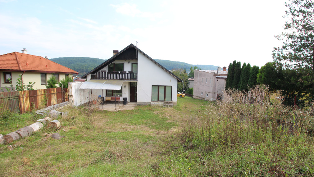 Exkluzívne na predaj rodinný dom v Humennom