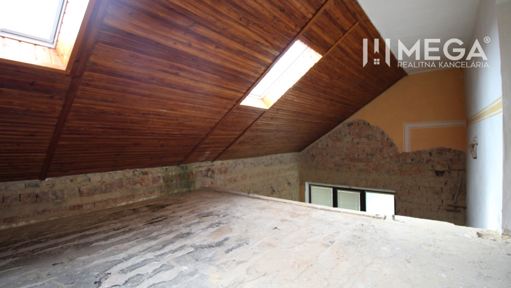 Exkluzívne na predaj rodinný dom v Humennom