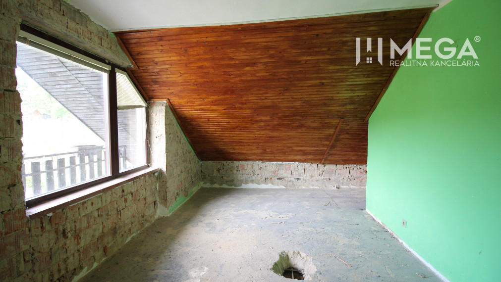 Exkluzívne na predaj rodinný dom v Humennom