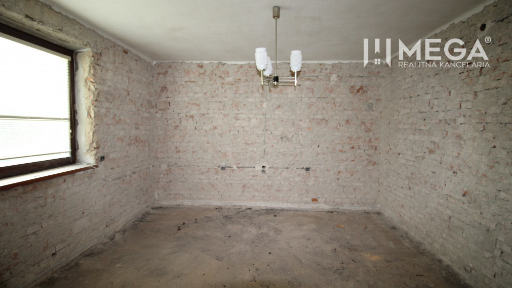 Exkluzívne na predaj rodinný dom v Humennom