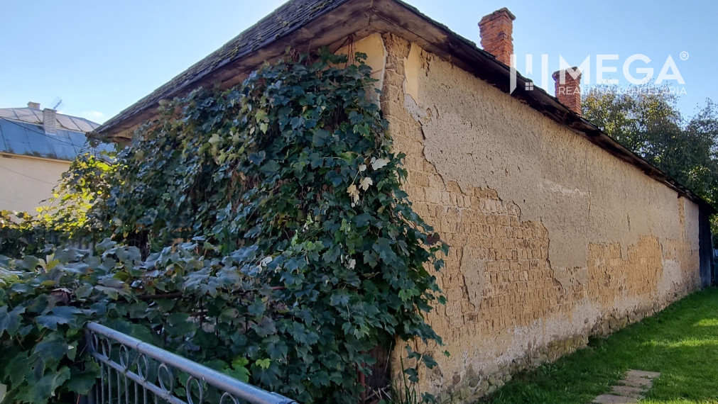 Stavebný  pozemok so starým domom, Belá nad Cirochou