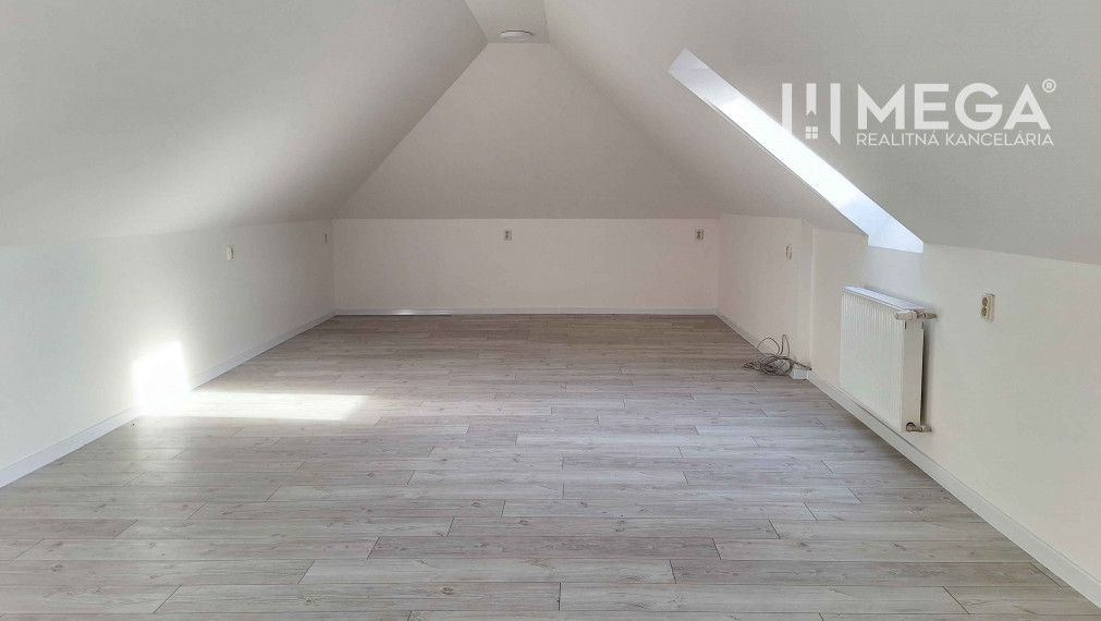 EXKLUZÍVNE  na prenájom obchodný priestor v meste Humenné