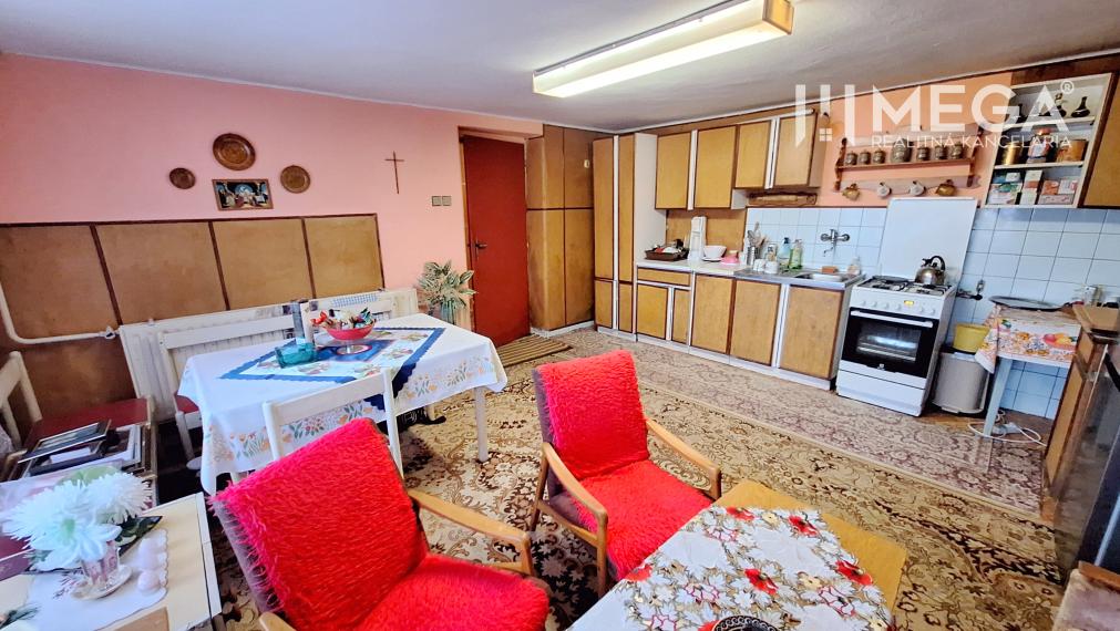 EXKLUZÍVNE NA PREDAJ:  3.podlažný dom v meste Snina