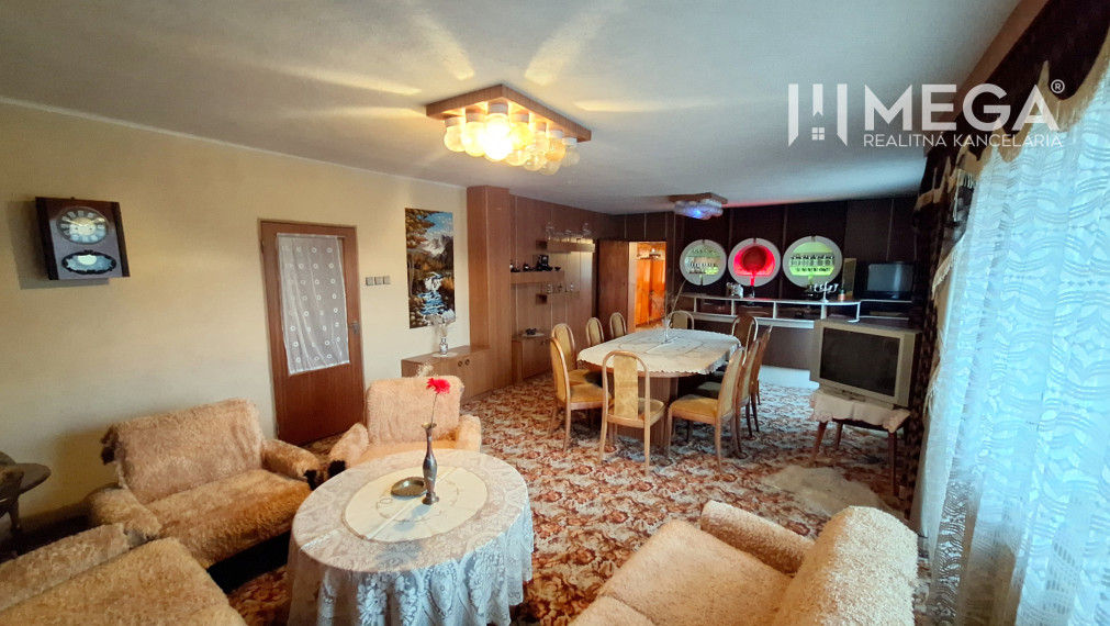 EXKLUZÍVNE NA PREDAJ:  3.podlažný dom v meste Snina