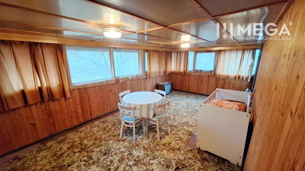 EXKLUZÍVNE NA PREDAJ:  3.podlažný dom v meste Snina