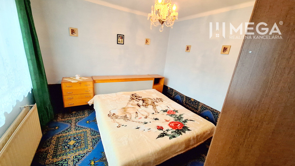 EXKLUZÍVNE NA PREDAJ:  3.podlažný dom v meste Snina