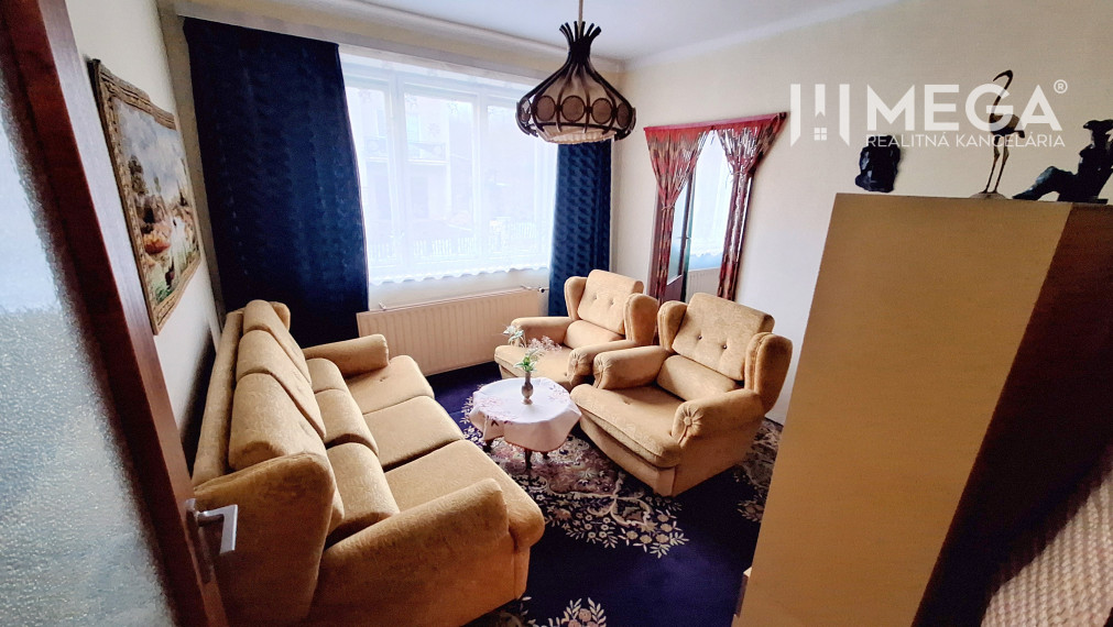 EXKLUZÍVNE NA PREDAJ:  3.podlažný dom v meste Snina