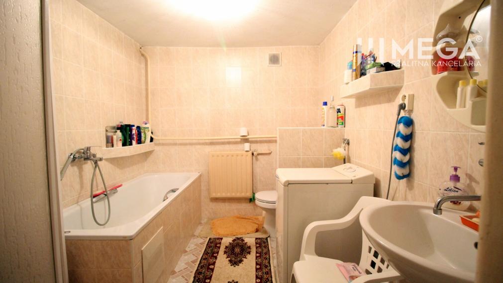 EXKLUZÍVNE NA PREDAJ:  3.podlažný dom v meste Snina