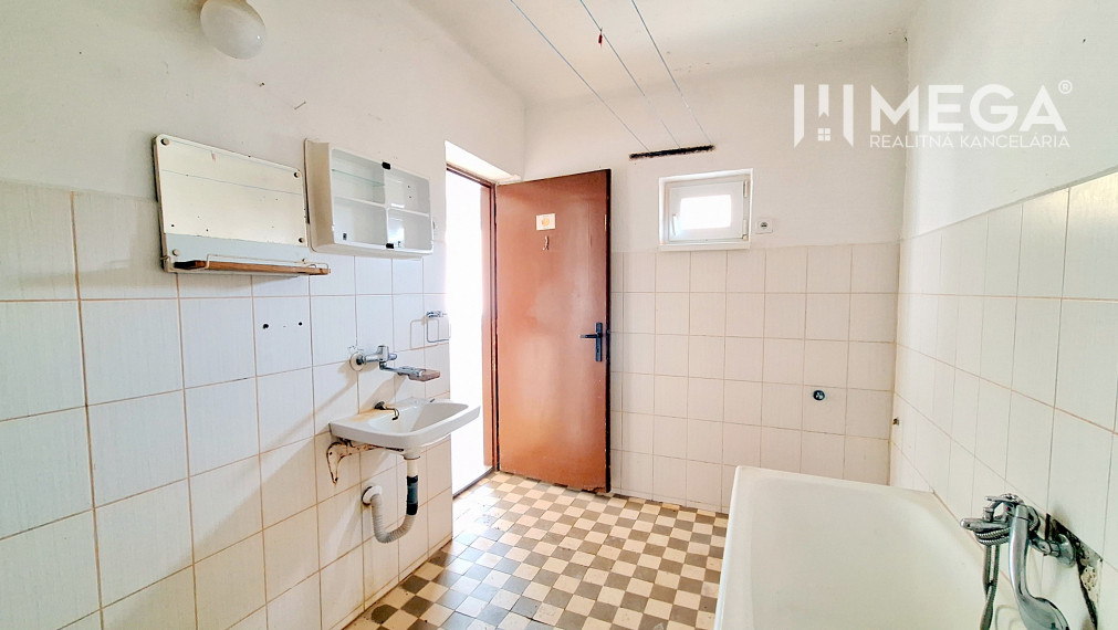 NA PREDAJ: Rodinný dom v obci Brestov