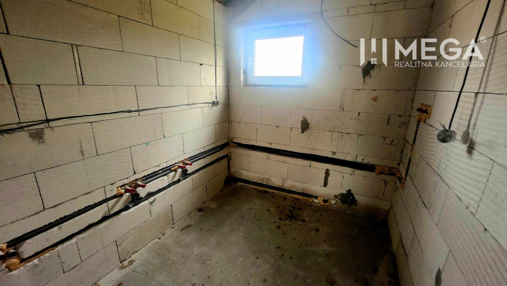 Na predaj uzavretá hrubá stavba RD, Svinica, Košice - okolie