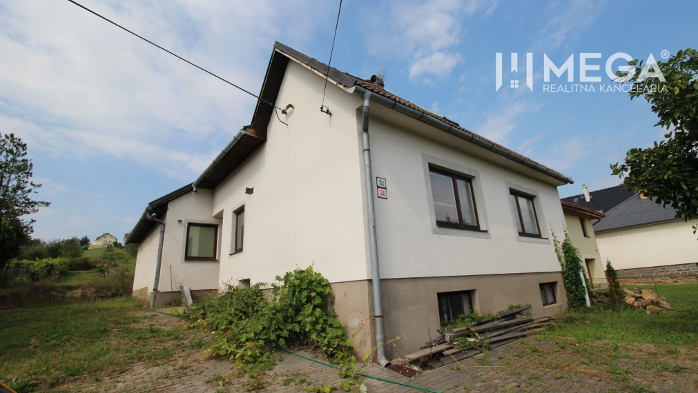 NA PREDAJ dom s veľkým pozemkom v meste Humenné