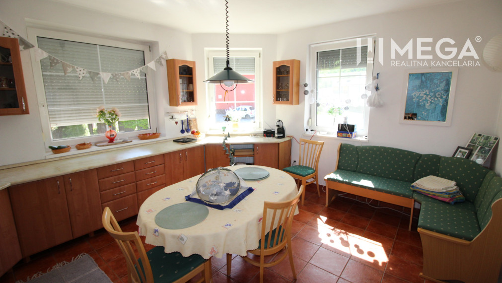 Na predaj rodinný dom s obrovským pozemkom – Pčoline