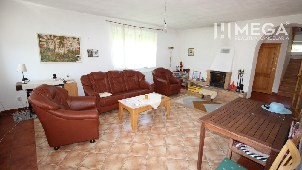 Na predaj rodinný dom s obrovským pozemkom – Pčoline