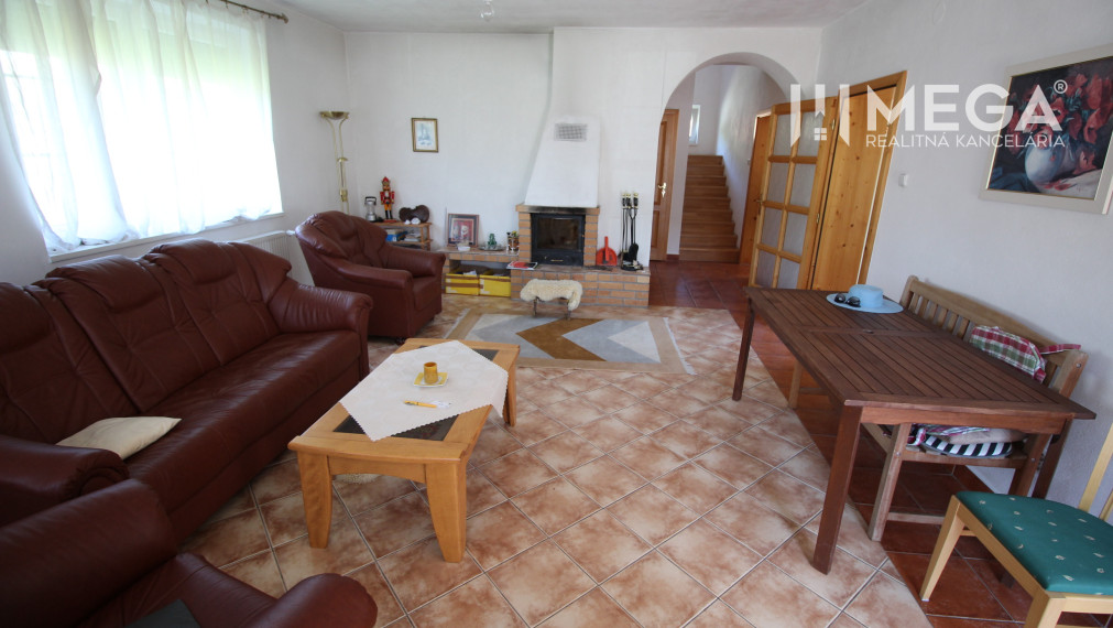 Na predaj rodinný dom s obrovským pozemkom – Pčoline