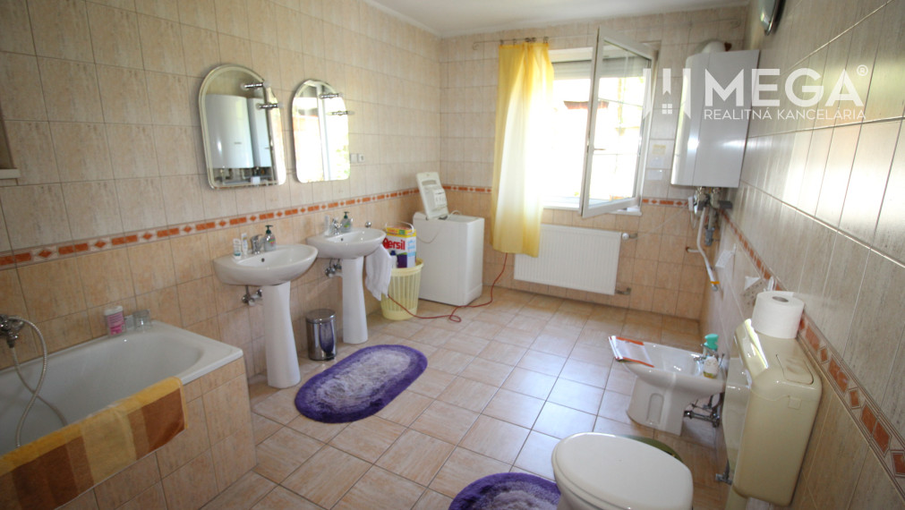 Na predaj rodinný dom s obrovským pozemkom – Pčoline