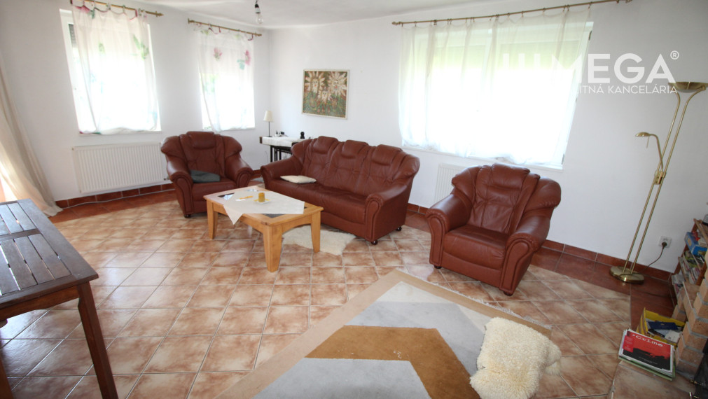 Na predaj rodinný dom s obrovským pozemkom – Pčoline