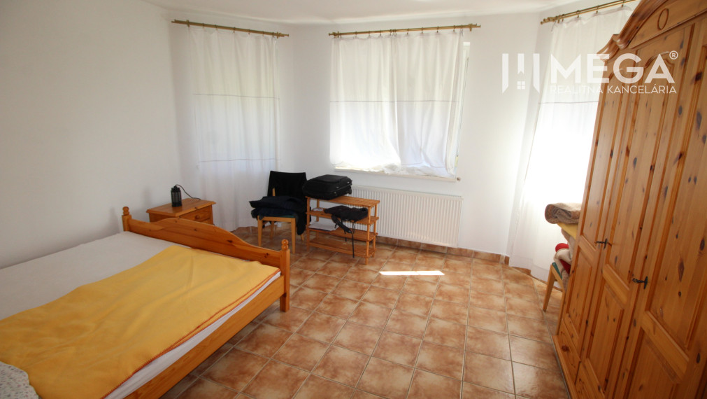 Na predaj rodinný dom s obrovským pozemkom – Pčoline