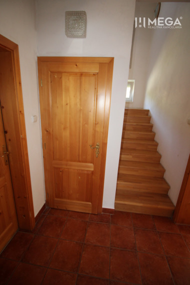 Na predaj rodinný dom s obrovským pozemkom – Pčoline