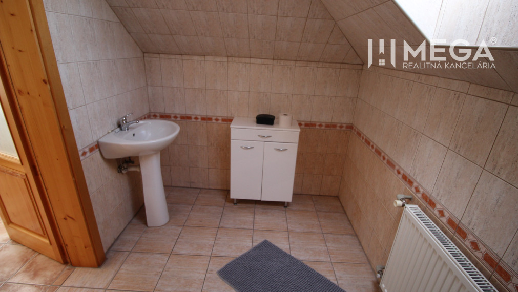 Na predaj rodinný dom s obrovským pozemkom – Pčoline