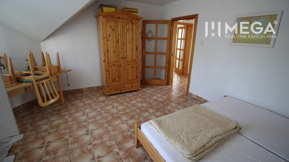 Na predaj rodinný dom s obrovským pozemkom – Pčoline